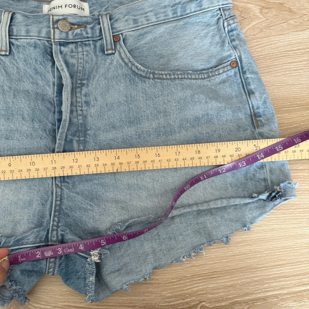 Aritzia Denim Forum 32 Ex Boyfriend Short Cut Off Light Wash Organic Cotton - Image 7