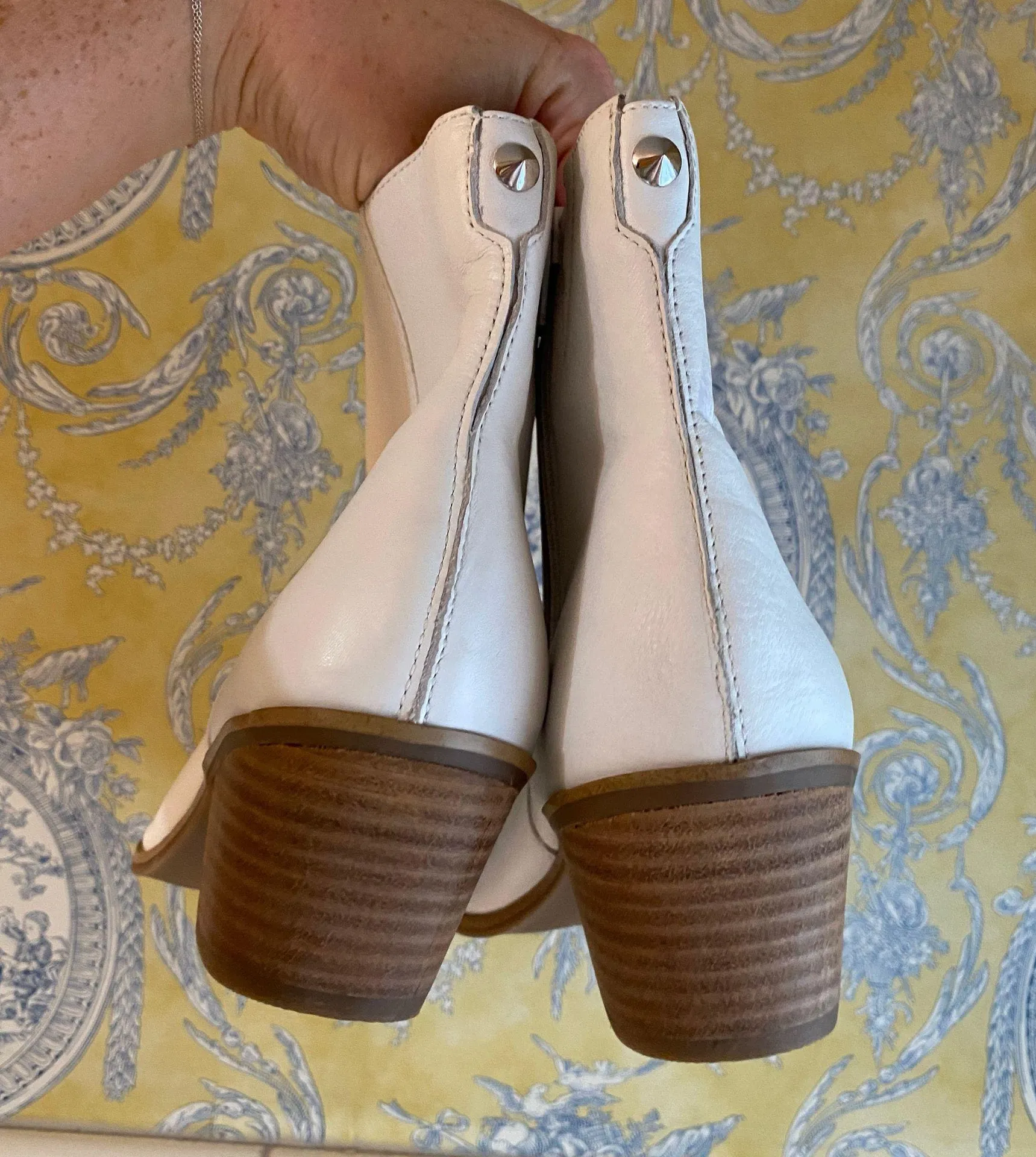 ALDO New  White Booties Size 8.5 - Image 3