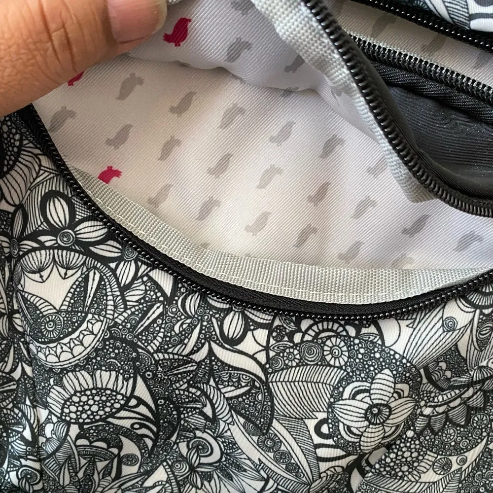 Sakroots Black & White Floral Artist Circle Backpack - Image 9