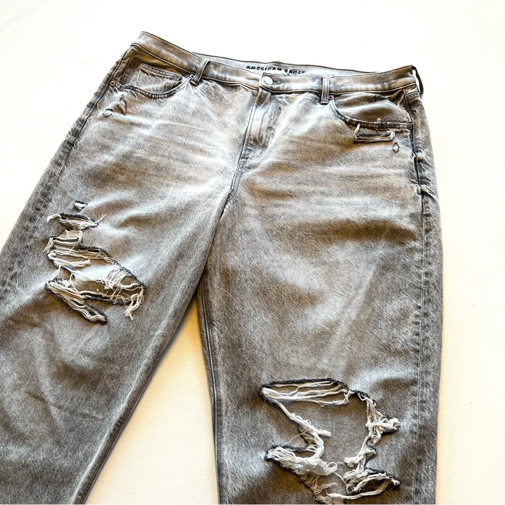 American Eagle 90’s Ripped Curvy Straight Jeans - Image 5