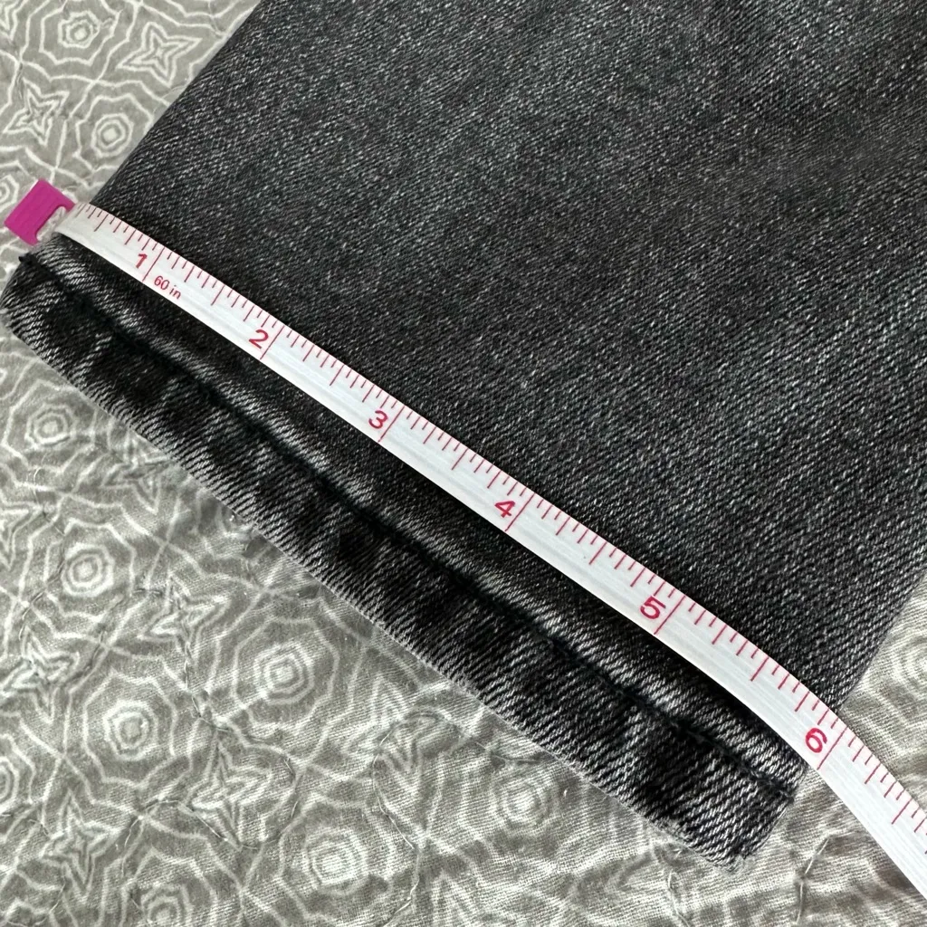 Everlane The Curvy Cheeky Crop Jean in Washed Black Denim Size 25 - Image 12