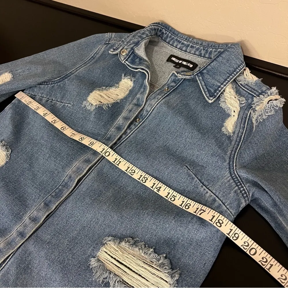 House of Holland distressed denim shacket, size 2 (XS), snaps Blue - Image 5