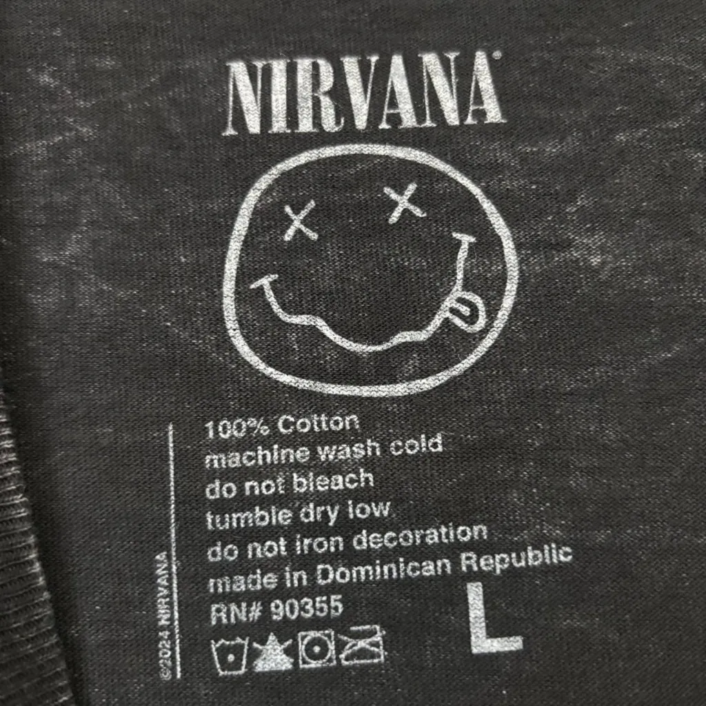 Nirvana Nevermind Smiley Grunge Band T-Shirt Size Large - Image 4
