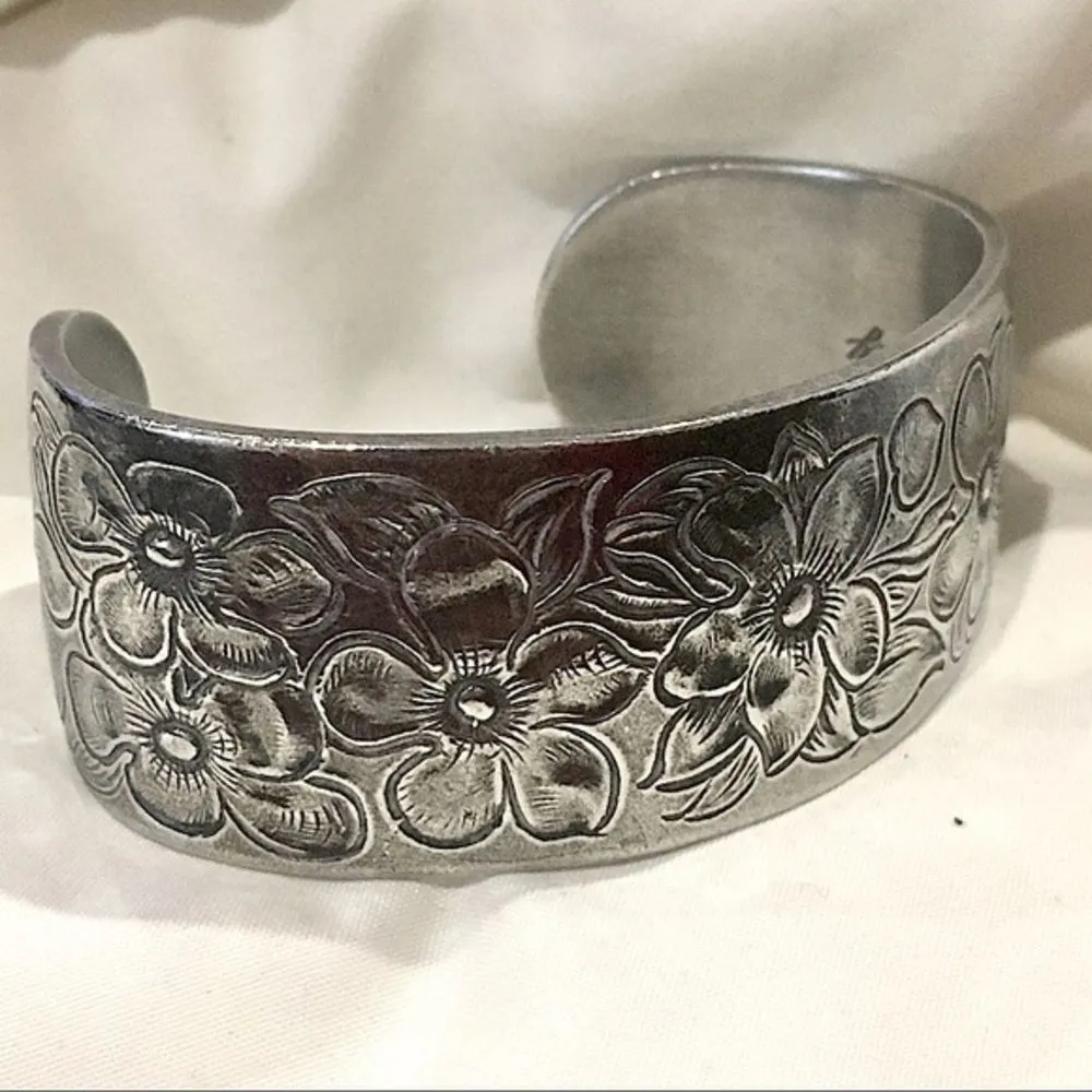 VINTAGE SALISBURY Floral Engraved Pewter Cuff - Image 7
