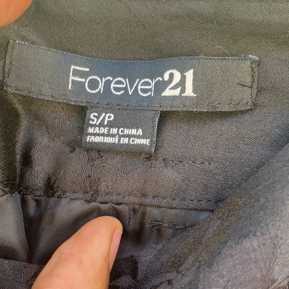 Black floral print pencil skirt woman’s size small - Image 6