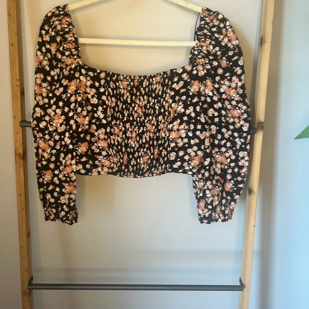 NWOT Zara floral crop top shirt sweetheart puff sleeve size small - Image 3