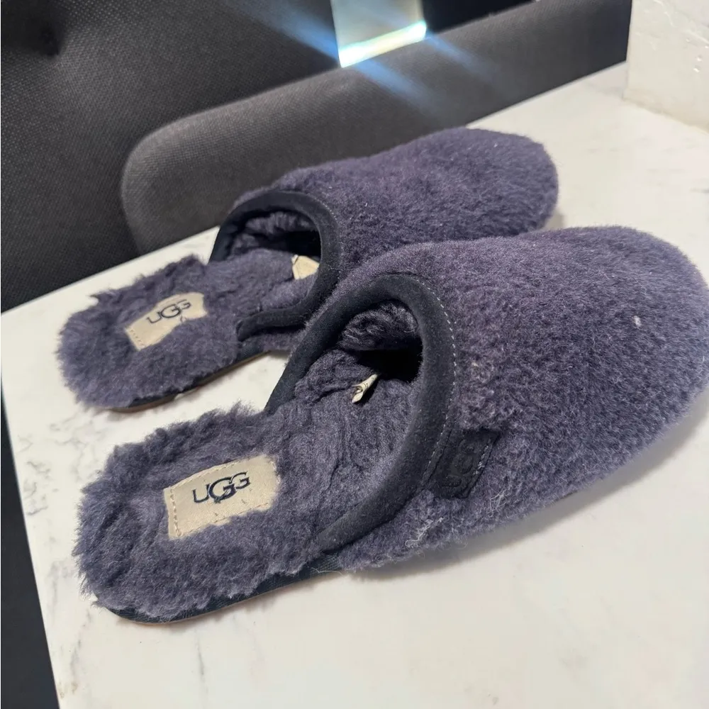 UGG Cozy Gray Fuzzy Slippers - Image 2