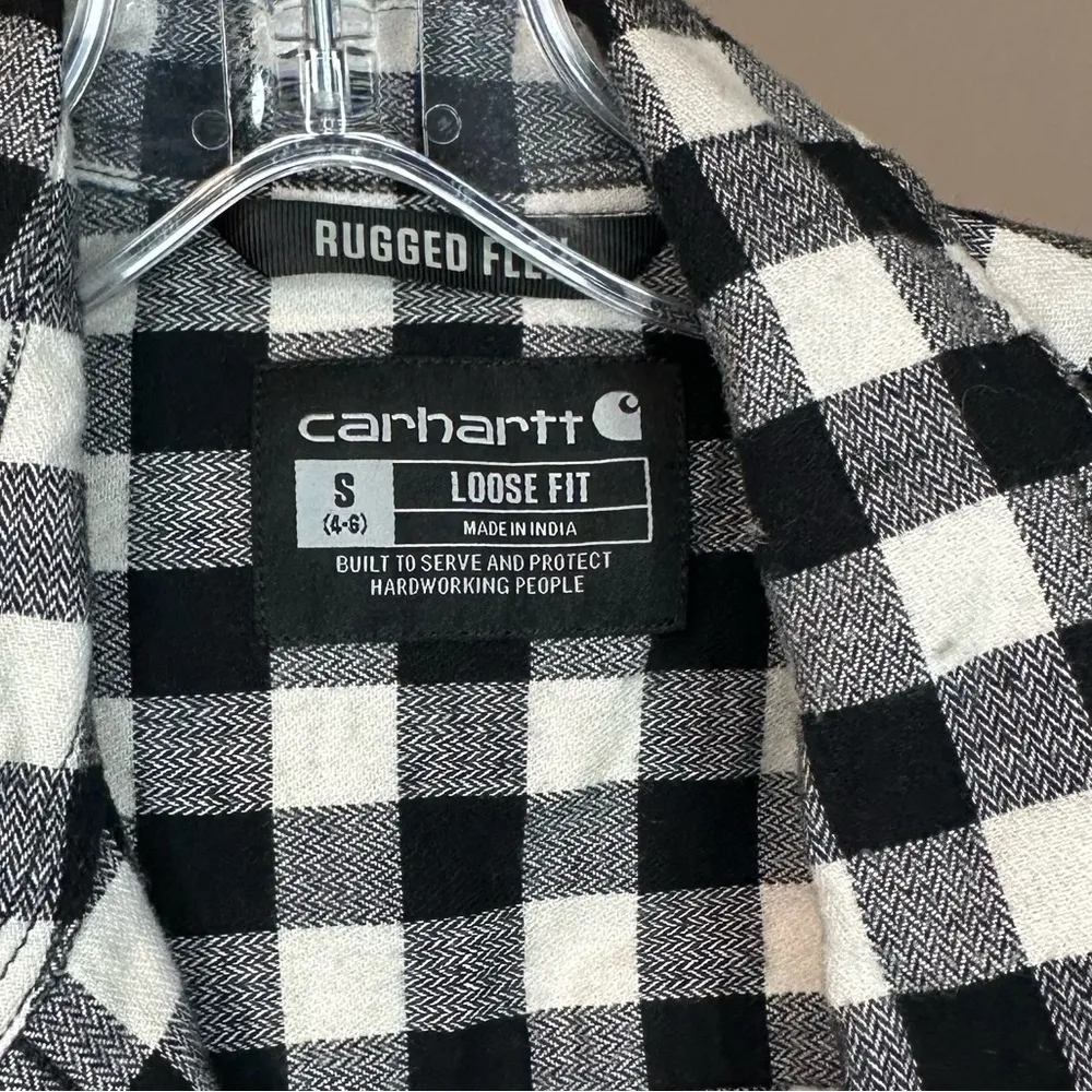 Carhartt Women's Rugged Flex Loose Fit Midweight Flannel Long-Sleeve Plaid Shirt - Image 4