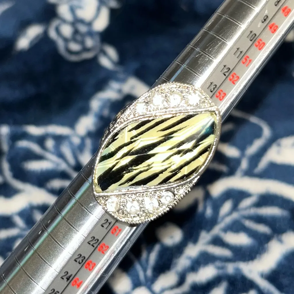 NEW! #8 Statement Ring Animal Print Design Set in silver-toned metal rhinestone - Image 7