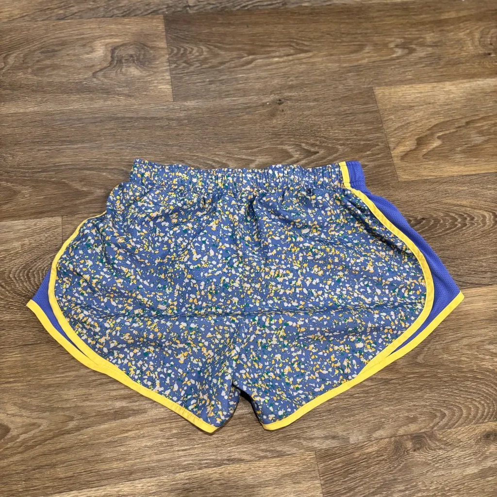 Nike Tempo Icon Clash Women's Printed Dri-Fit Running Shorts - Small - Image 4