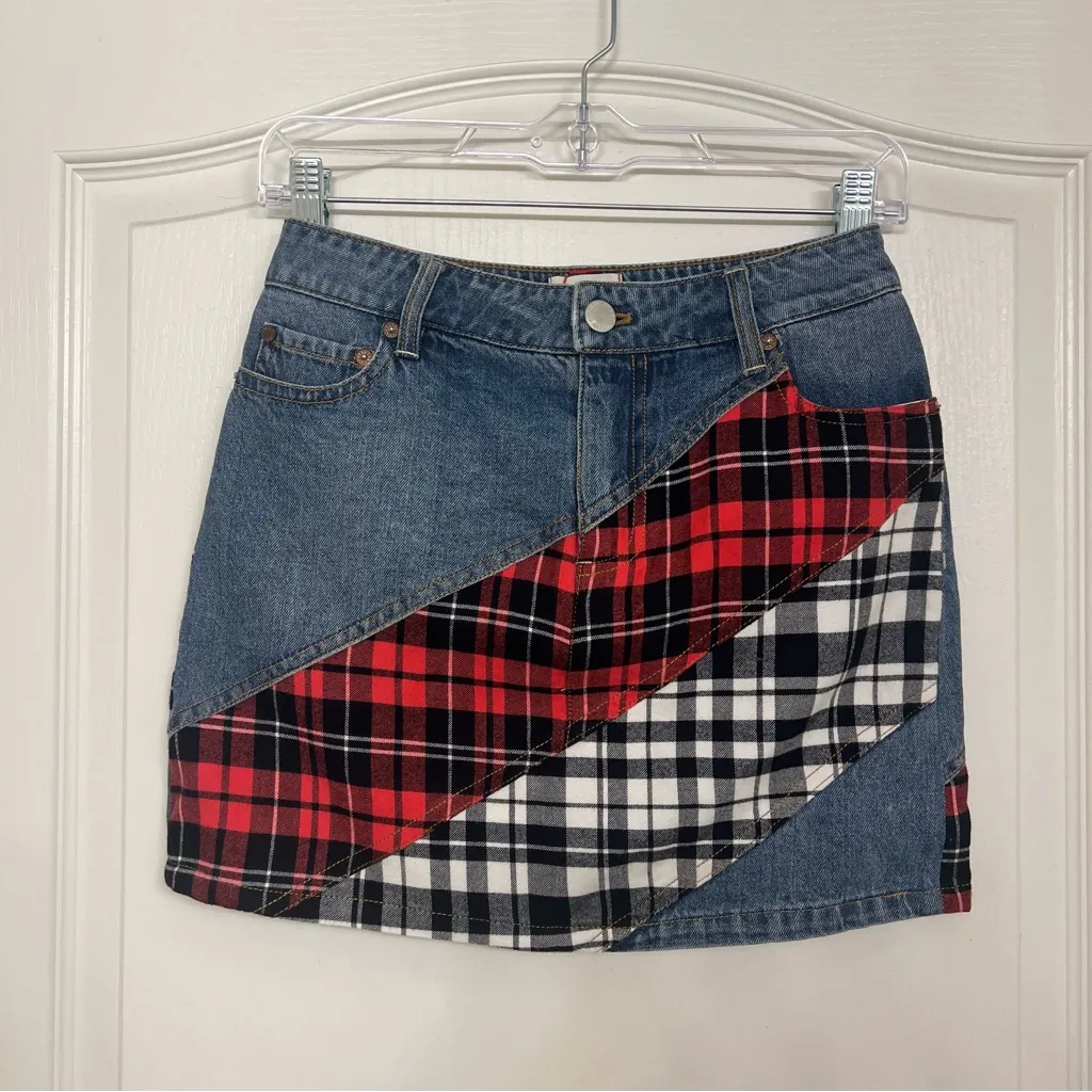 NWT Alice + Olivia Slim Fit Mini Skirt Denim Patchwork Size 24 - Image 3