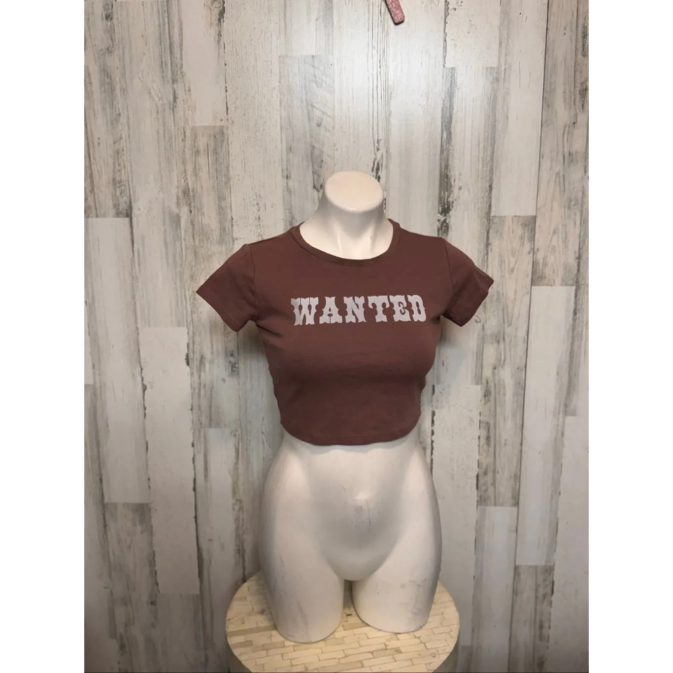 Garage Brown “Wanted” Graphic Cropped Tee – Size Medium - Image 2