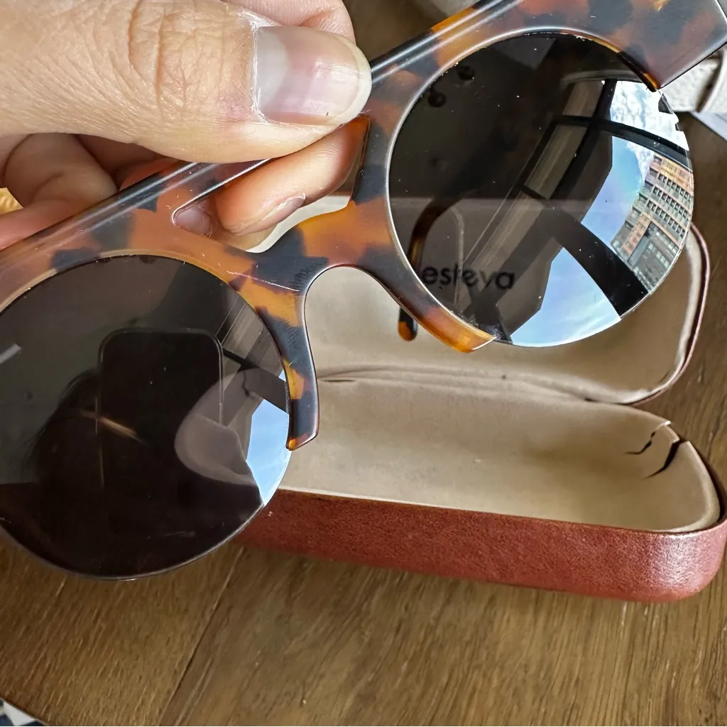 Illesteva Meyer II round tortoiseshell sunglasses - Image 2