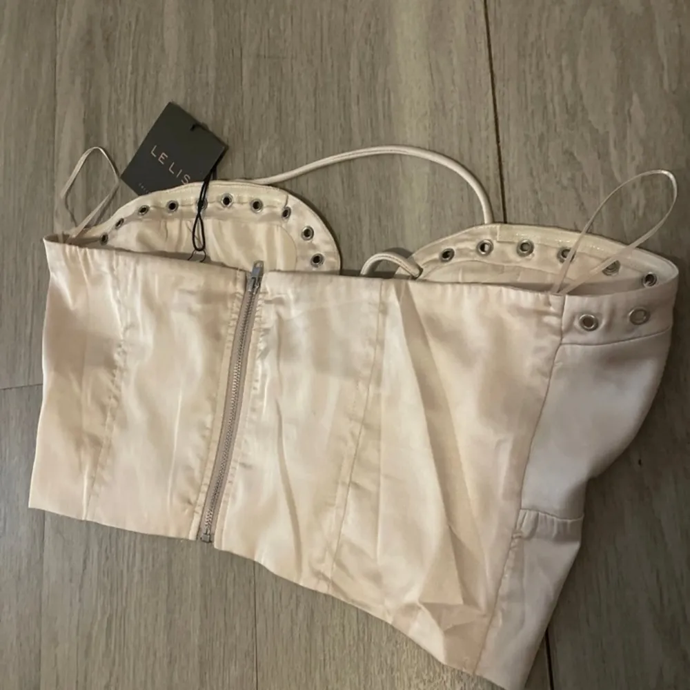 NWT crop top - Image 3