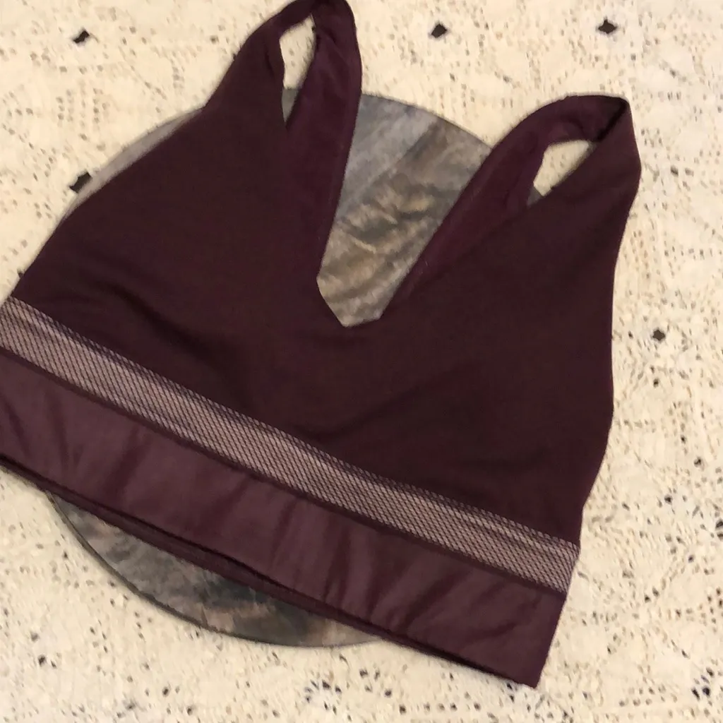 Fabletics Valetta medium support Sports bra plunge V-neck  14” burgundy Medium - Image 3