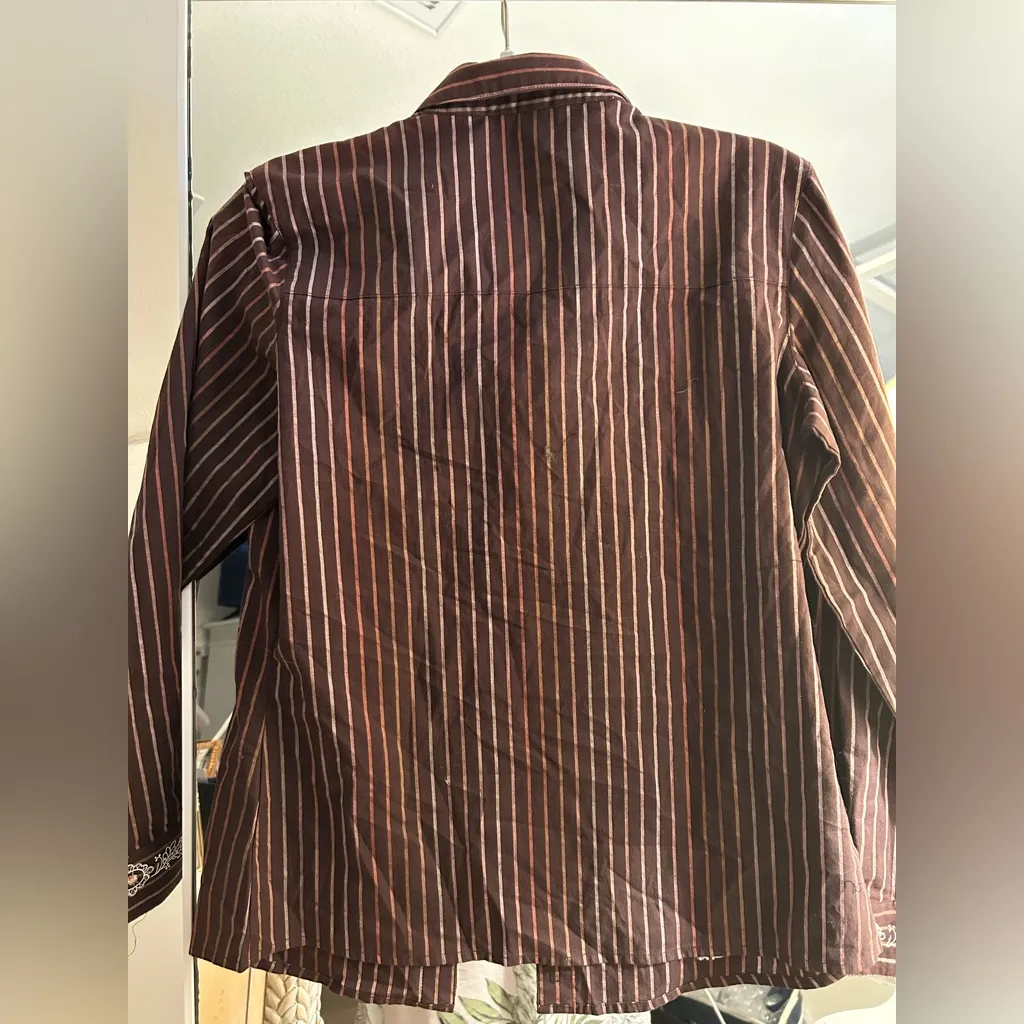 NEW Christopher & Banks Floral Embroidered Button Down Shirt M - Image 3