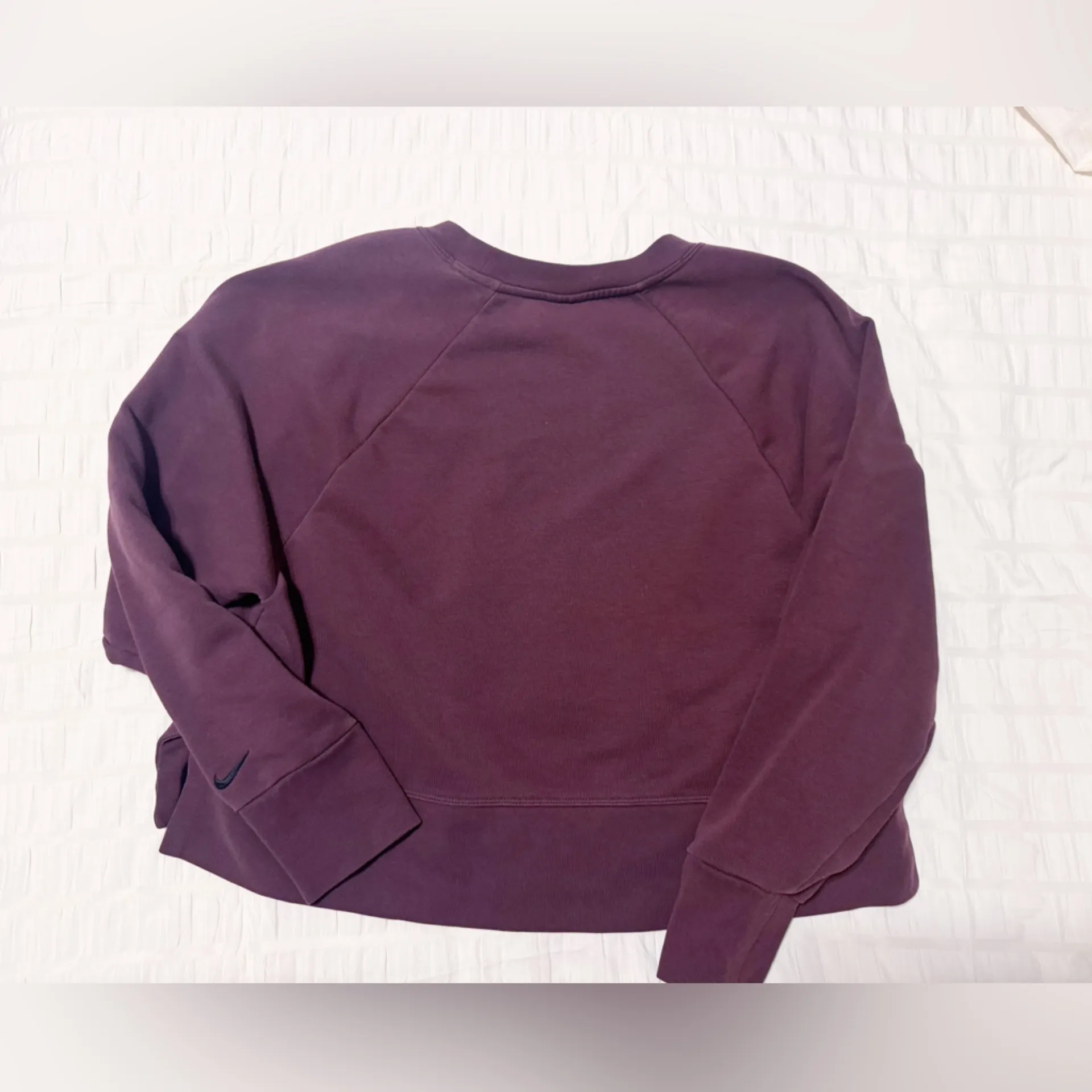 Nike Embossed Versa Crew Pullover Sweatshirt Burgundy Maroon Wine Size Medium Purple - Image 2