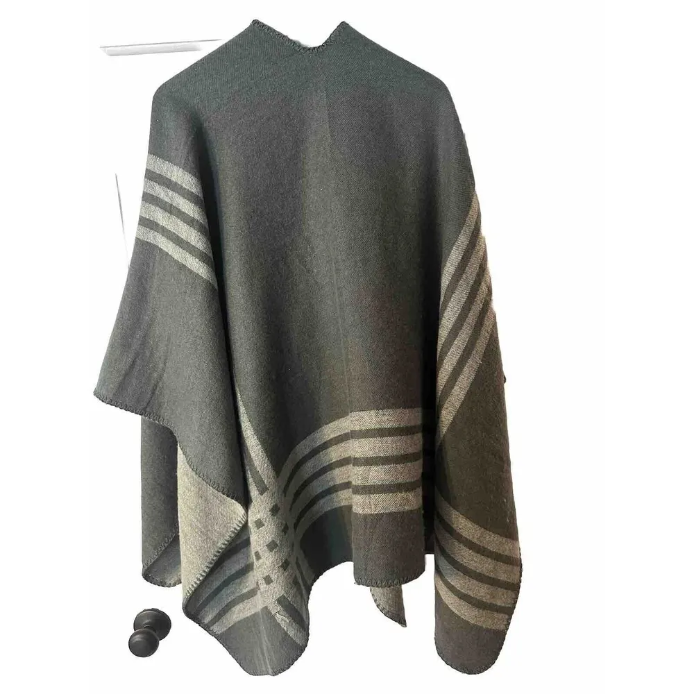 BB Dakota Women's Reversible Shawl Poncho Wrap Travel Striped Gray Tones Cozy - Image 4