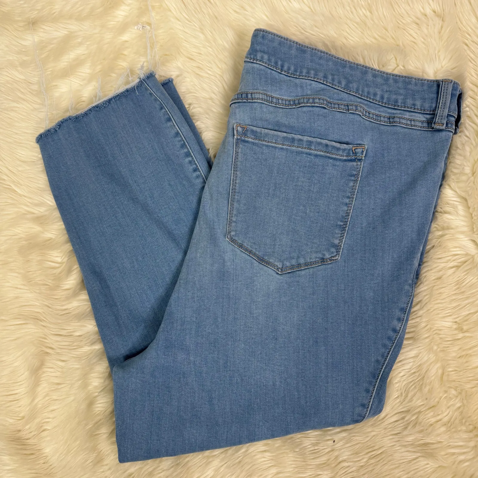 Torrid MidFit Skinny Super Soft High-Rise Cropped Jeans‎ Size 20 - Image 9