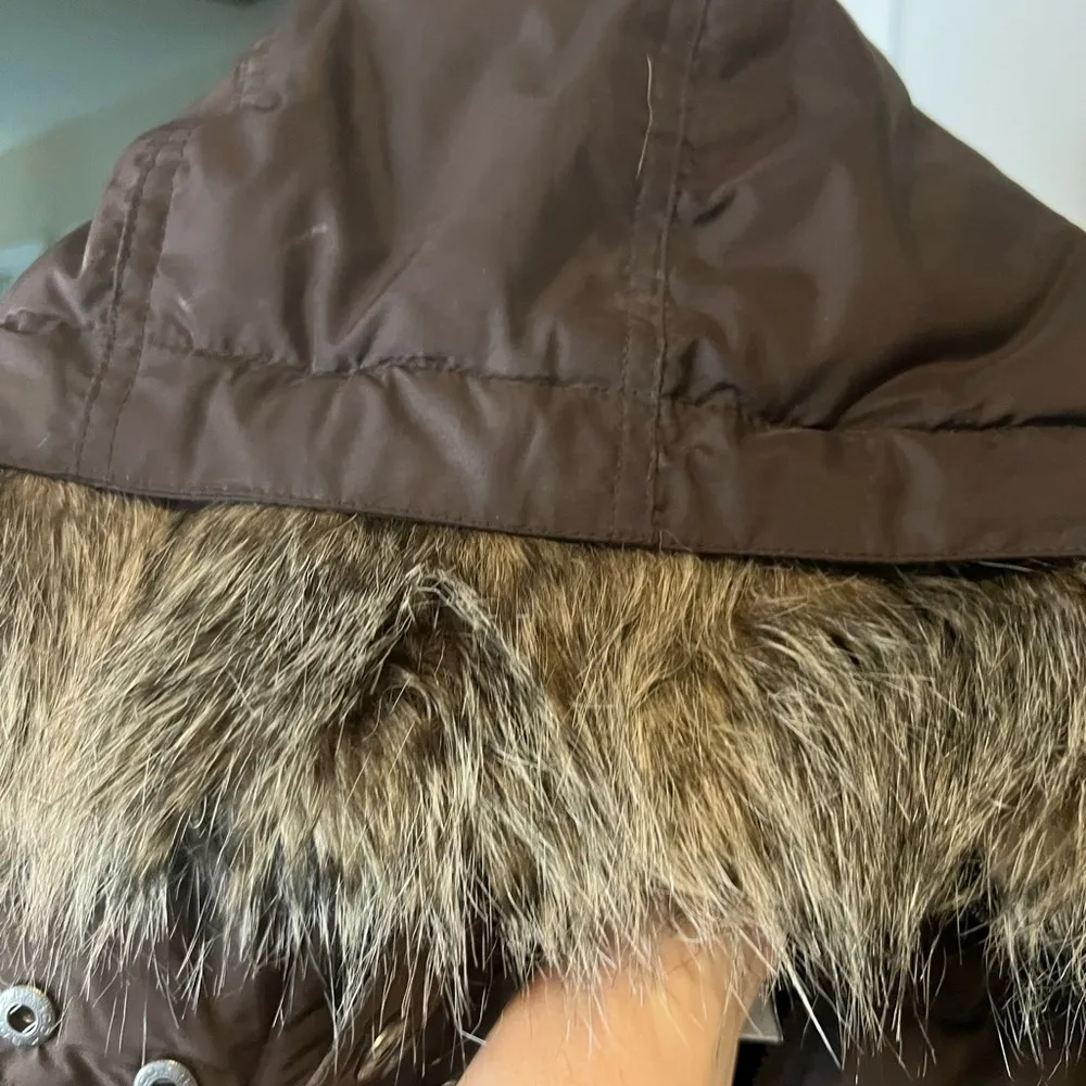 GAP Women's Brown Puffer Jacket Excellent Condition with Faux Fur Lined Hood - Image 7