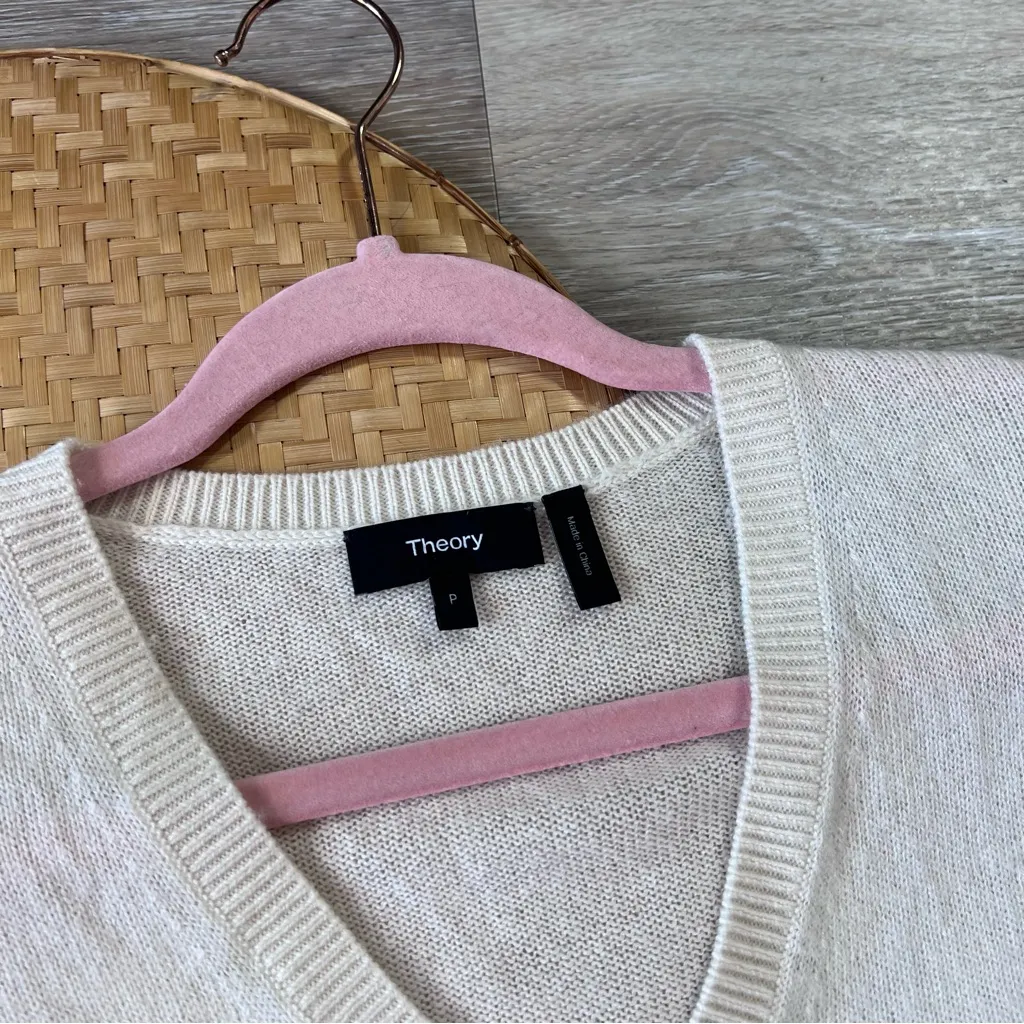 Theory 100% cashmere v neck sweater ivory‎ - Image 3