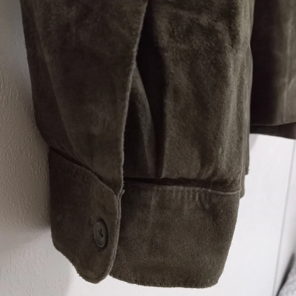 Real Clothes Saks Fifth Avenue 12 Suede Button Front Shirt - Image 4