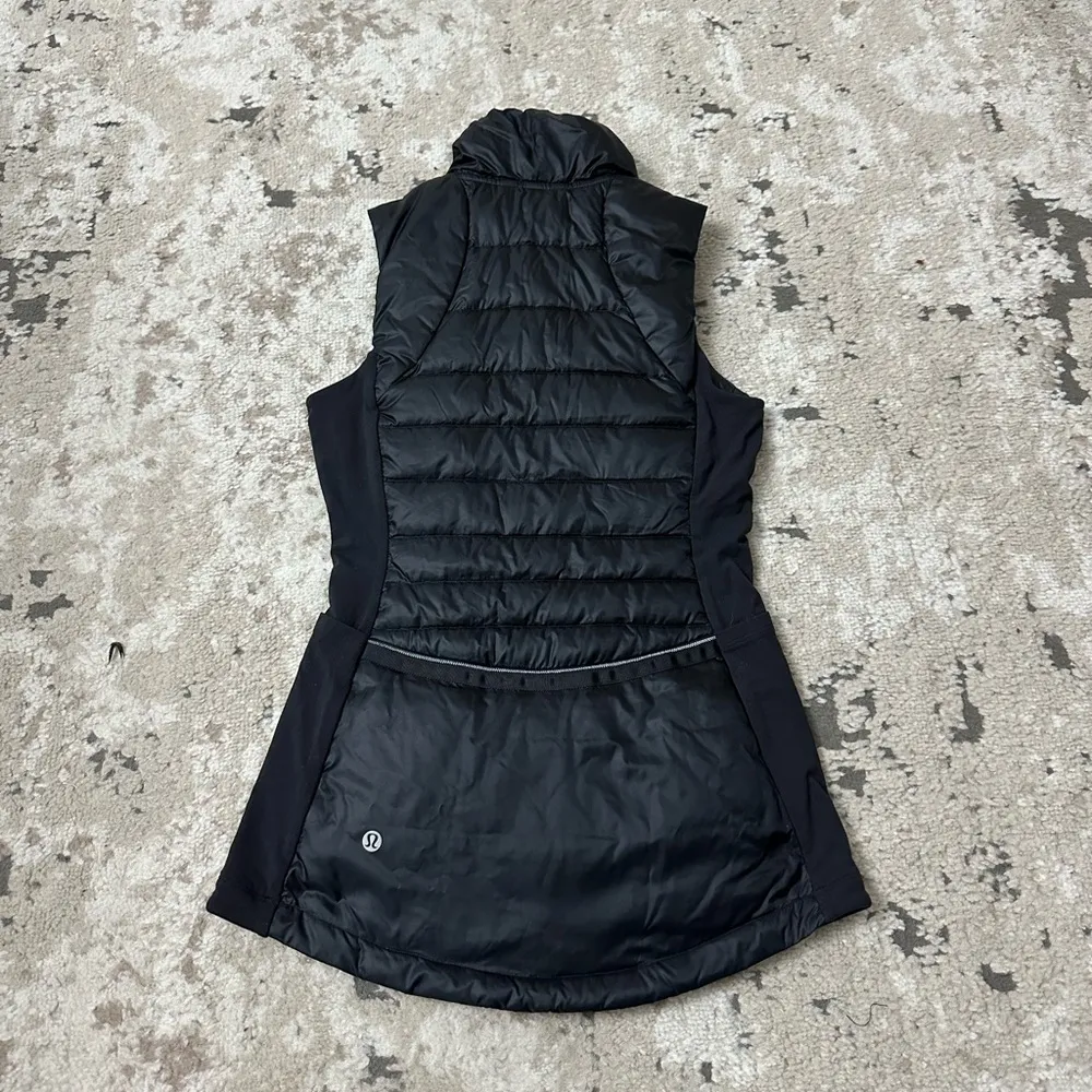 Lululemon Down For A Run Vest II Size 2 - Black - Image 4
