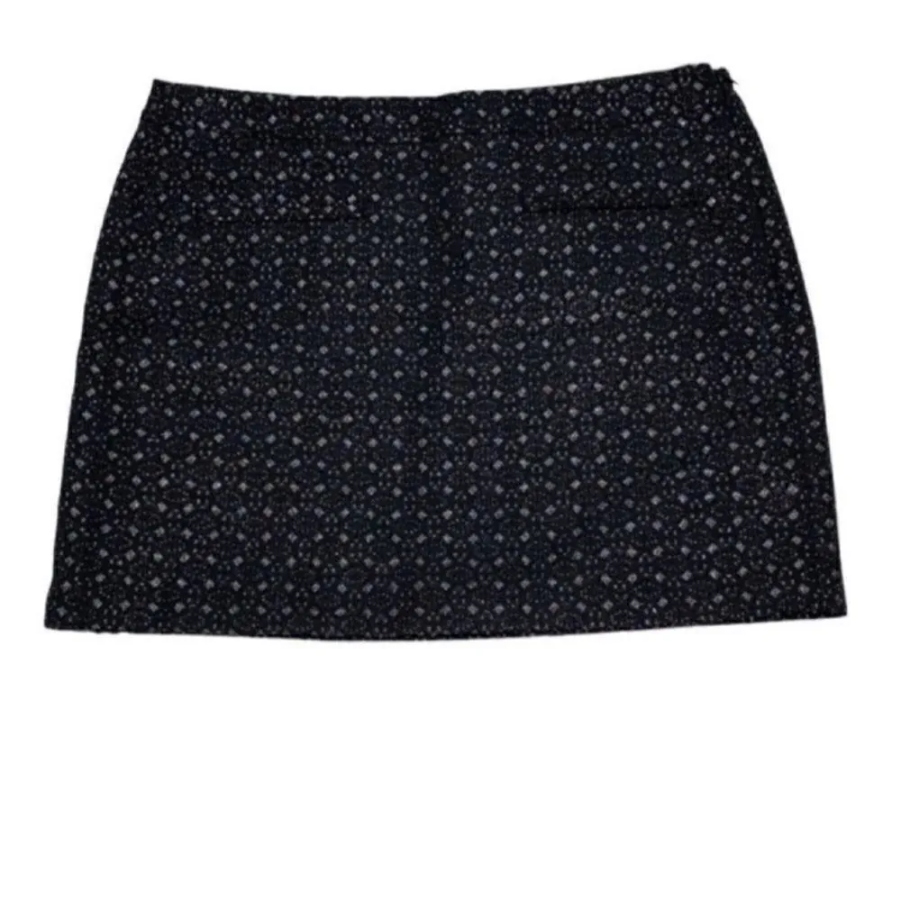 Gap Mini Black & Silver Metallic Skirt(Size 6) - Image 2