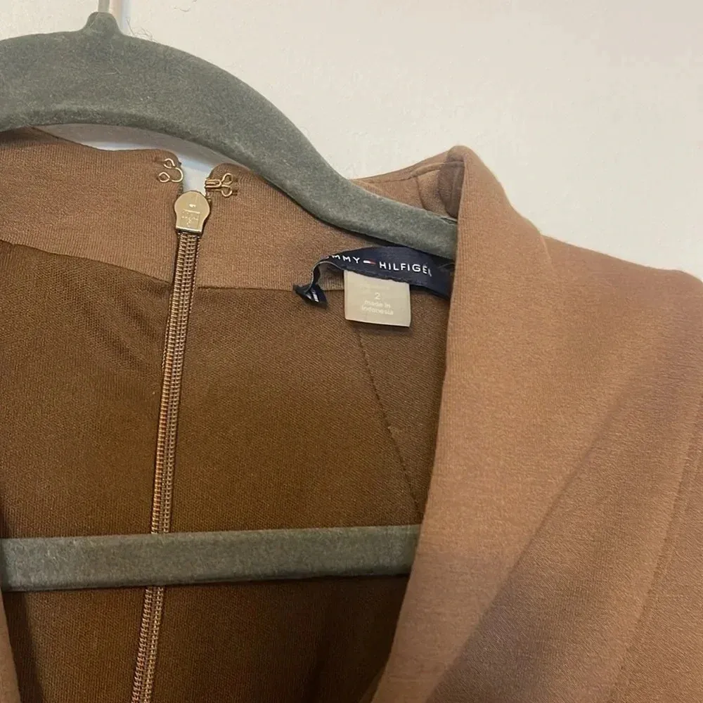 Tommy Hilfiger Women's Sheath Scuba Sleeveless V-Neck Dress NWT size 2 - Image 7