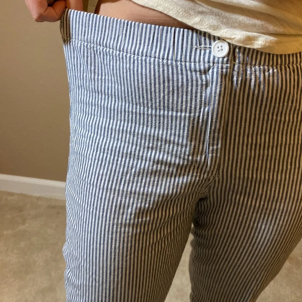 Brandy Melville John Gilt striped cropped pants - Image 5