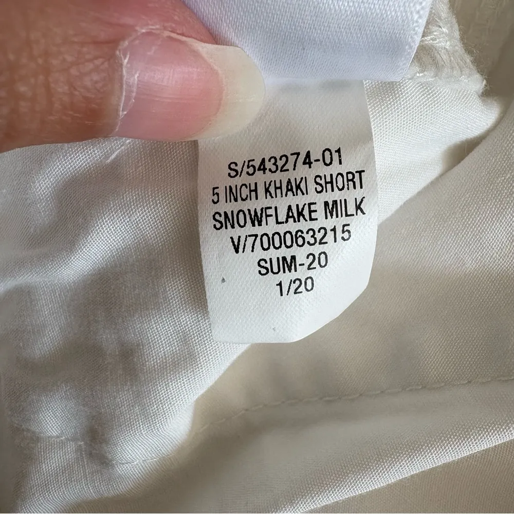 Gap 5 inch khaki short Snowflake milk size 6 - Image 11