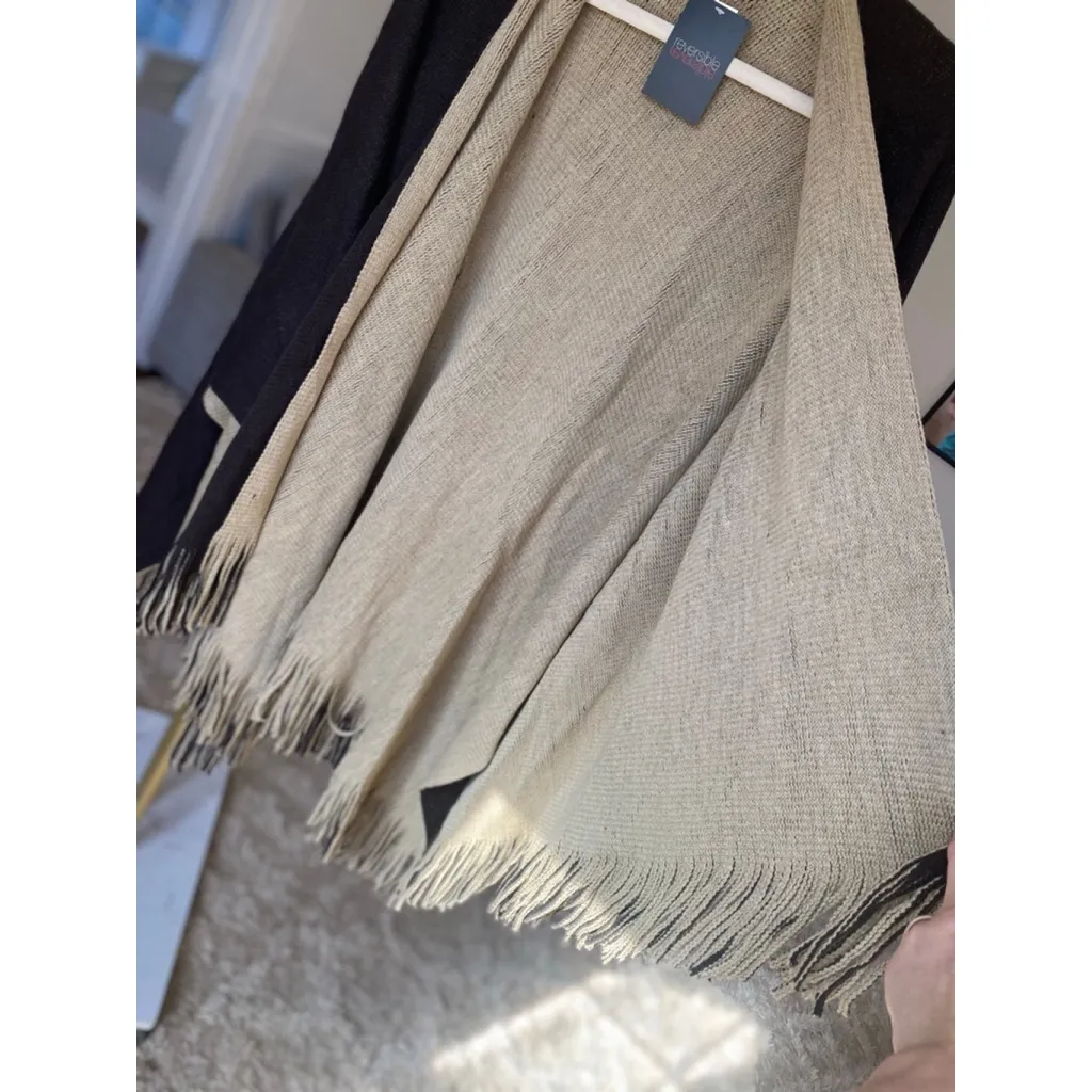 New York & Co Reversible Fringe Shawl Wrap Taupe Brown NWT Scandi Parisian Boho Size undefined - Image 5