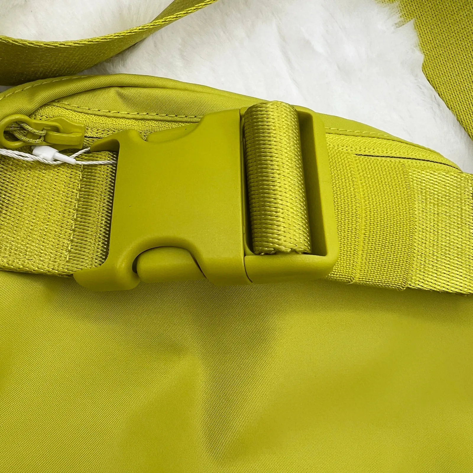 Lululemon Everywhere Belt Bag Neon Green Chartreuse Fanny Pack Rare Color Y2K - Image 9