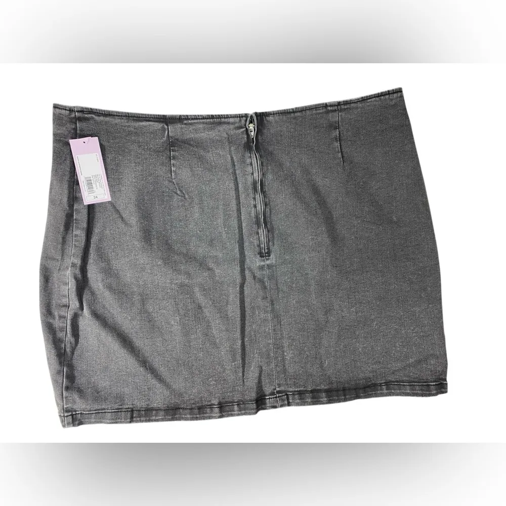 Wild Fable Women's 24 Plus Black Notch Front Seamed Denim Mid-Rise Mini Skirt - Image 3