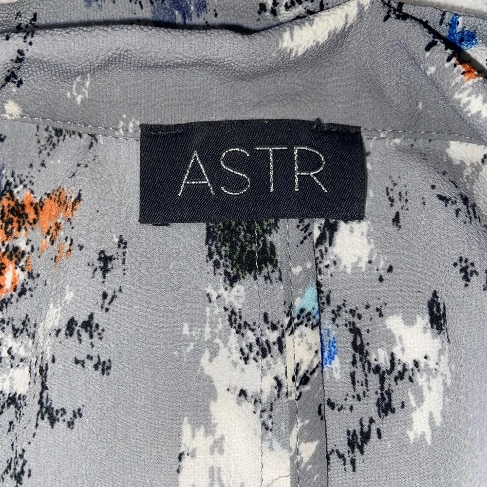 Like New Abstract Light Weight Blazer - Image 6