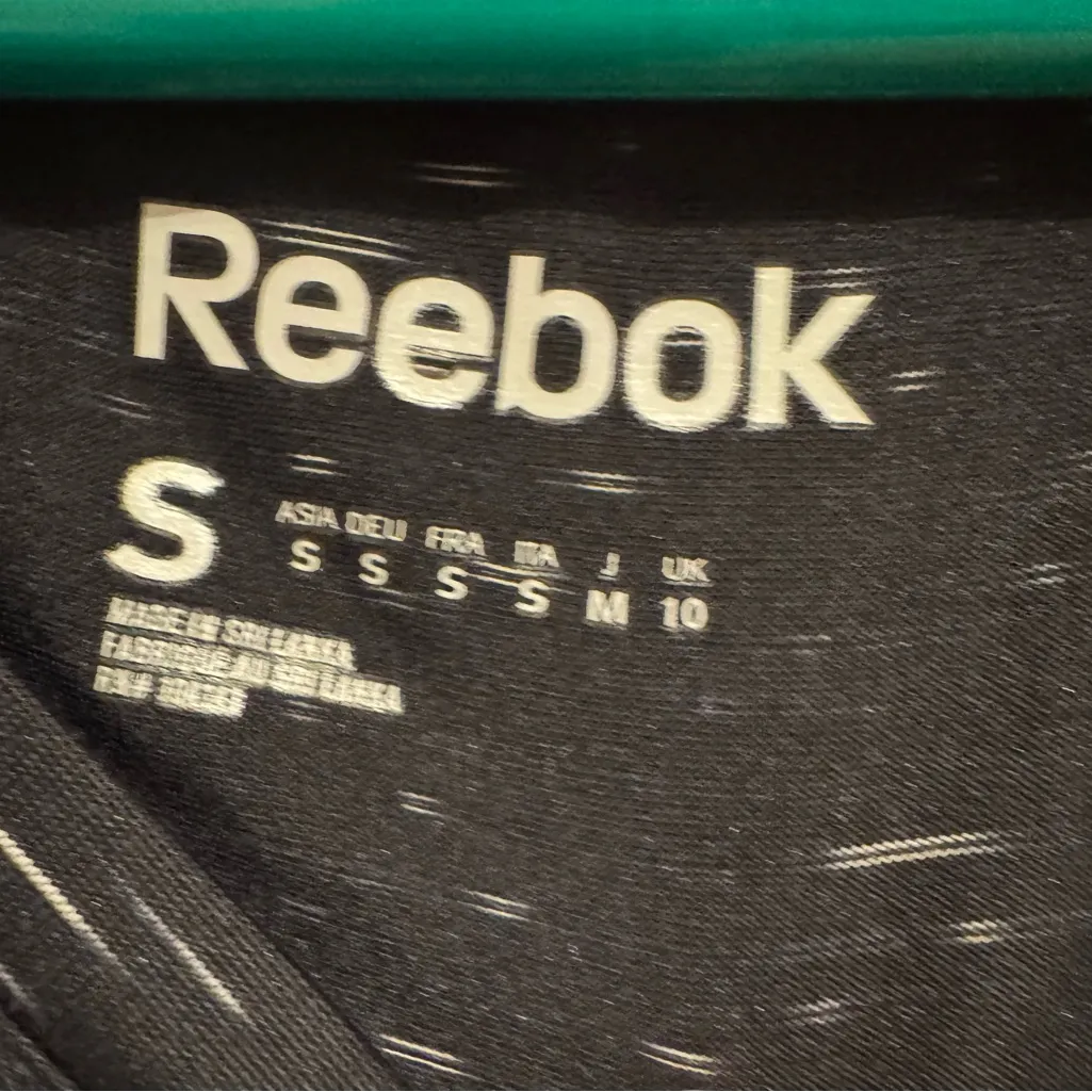 Reebok Women's Black V-Neck Top Size S - Image 3