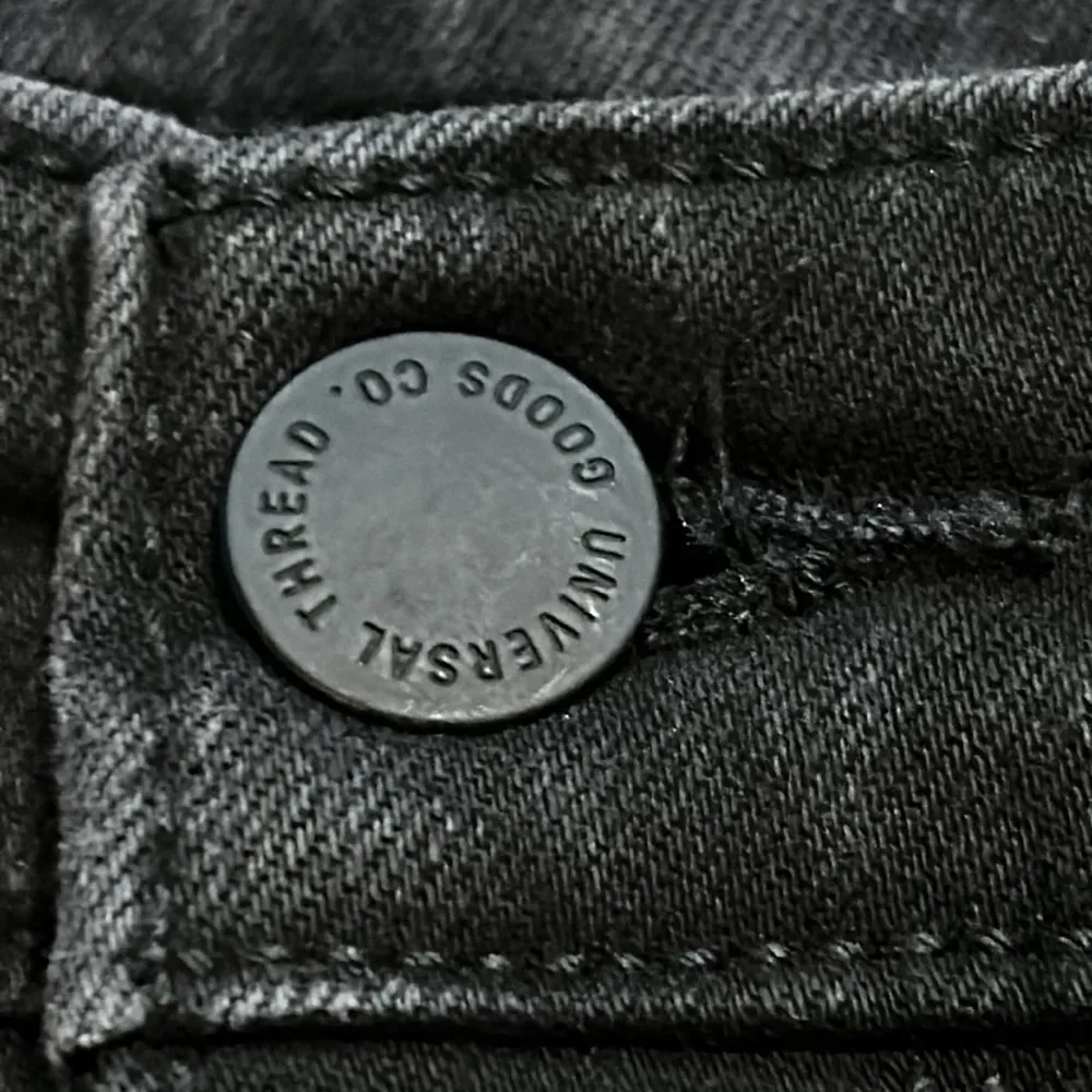 Women's Mid-Rise Skinny Jeans - Universal Thread Black Size 8 - Image 9