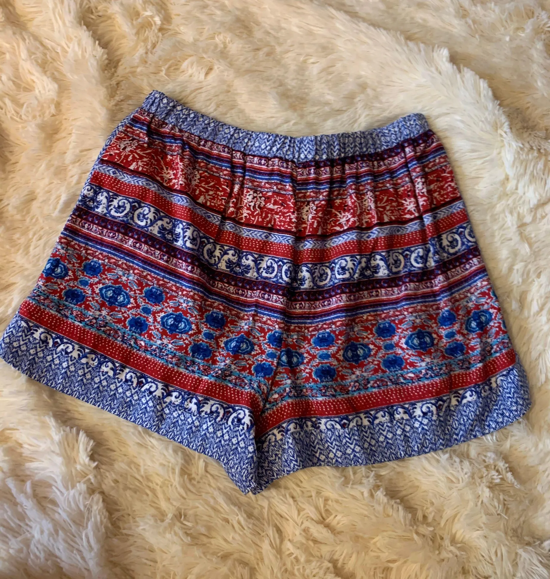 Soft Summer Shorts White Size M - Image 2