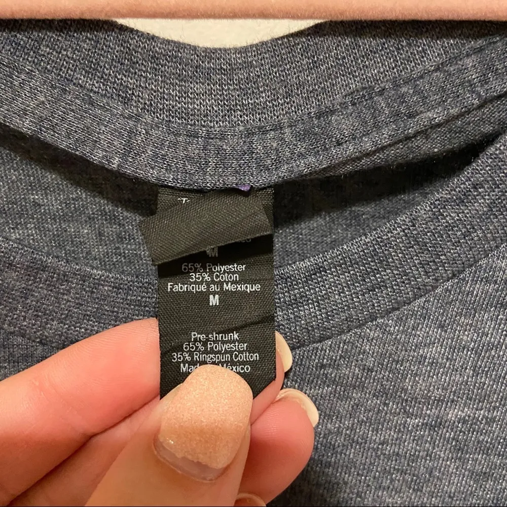 shawn mendes tshirt size medium - Image 2