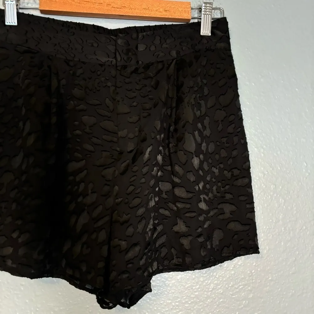 Good American Women's Midnight Black Leopard Print Satin Burnout‎ Shorts Size 26 - Image 7