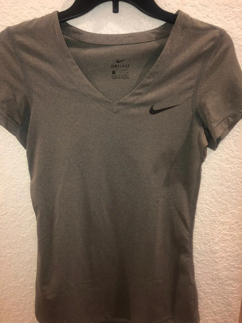 Nike Dri-Fit Shirt - Image 3