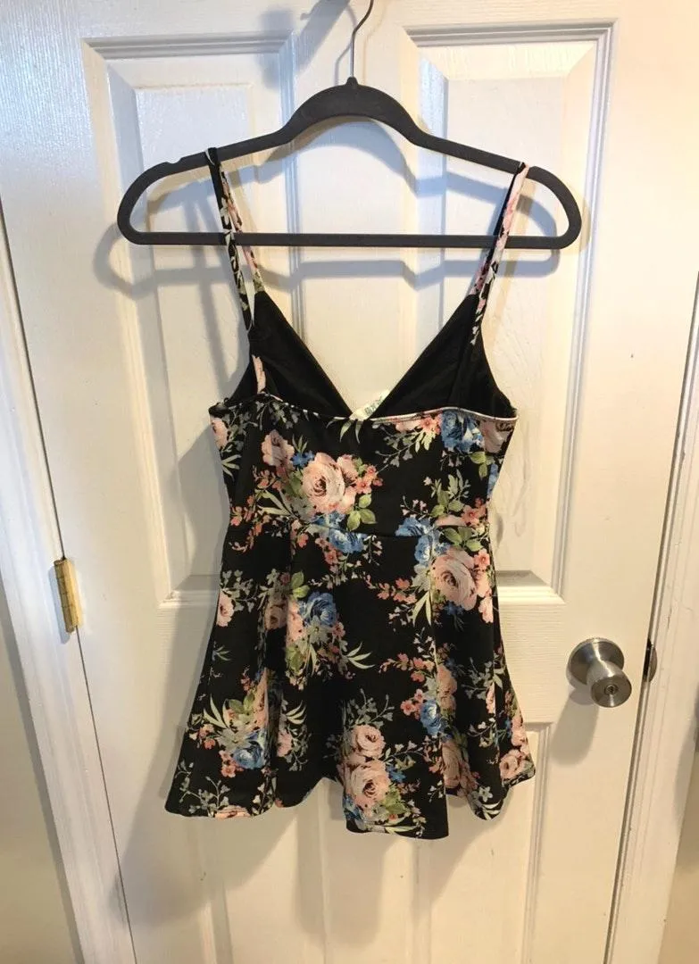 Floral Romper Size M - Image 2
