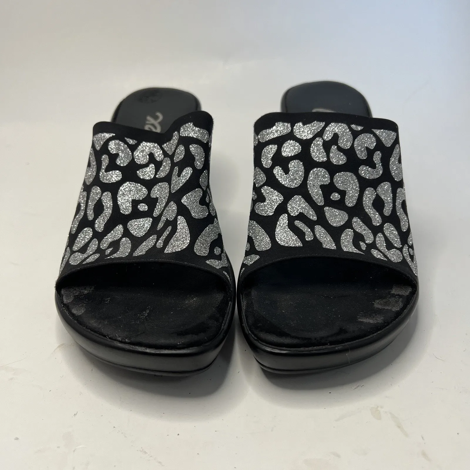 Onex Women's Wedge Sandals Black Sparkly Silver Animal Print Wedge Size 7 (37) - Image 3
