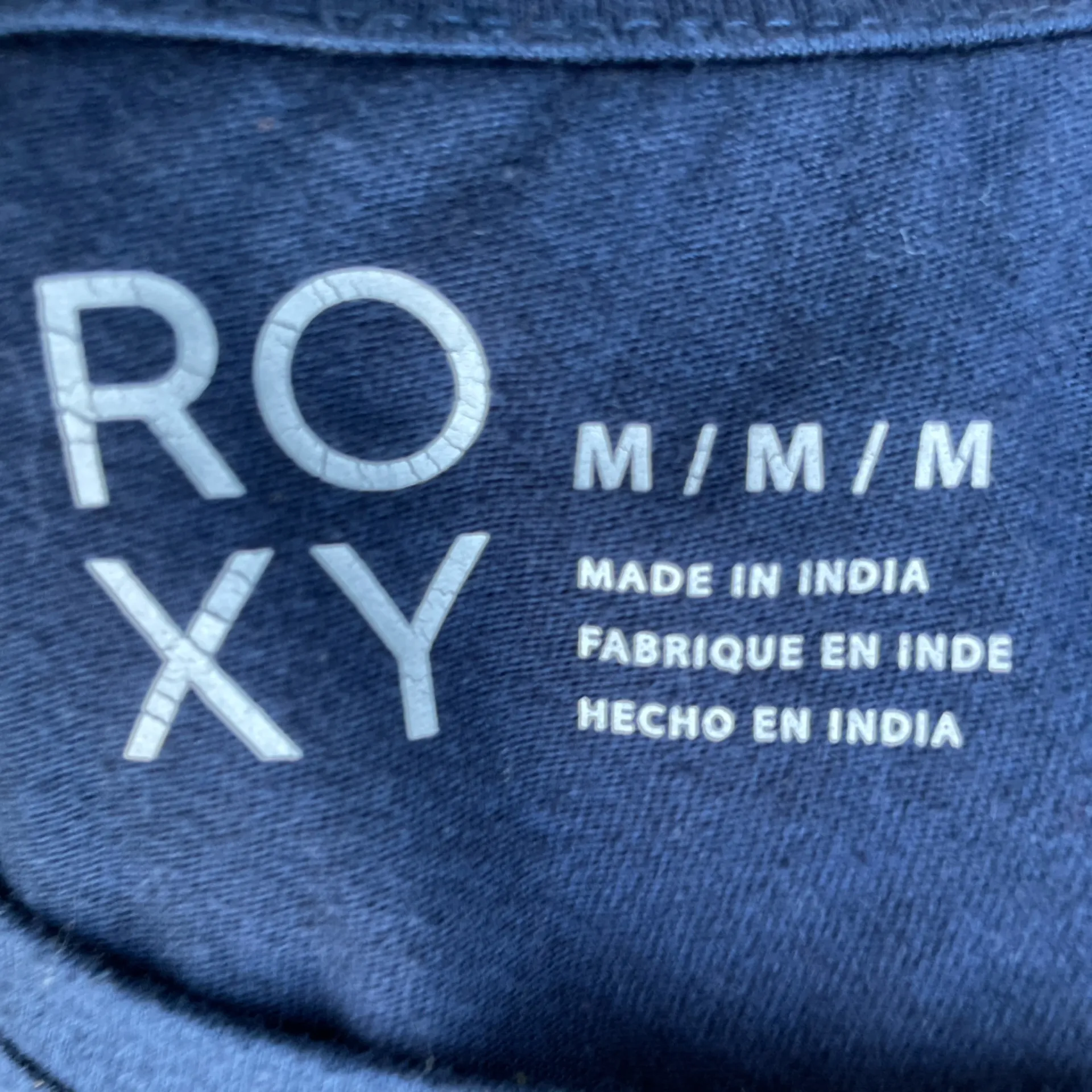 Roxy Dark Blue Short Sleeve Tee with Geometric Pattern and open back Sz Medium M - Image 5