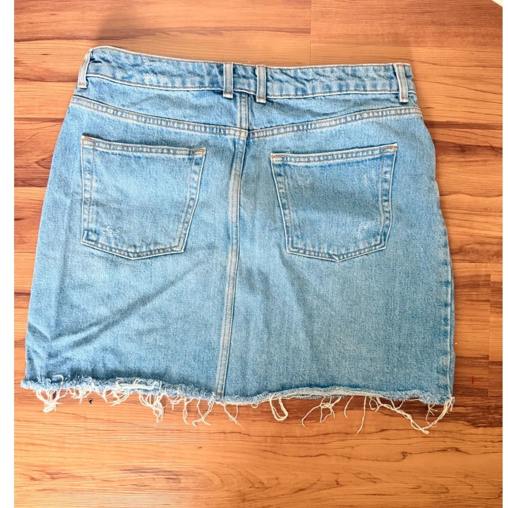 Topshop Denim Mini Skirt Frayed Hem Light Wash Casual Cute Size US 12 - Image 2