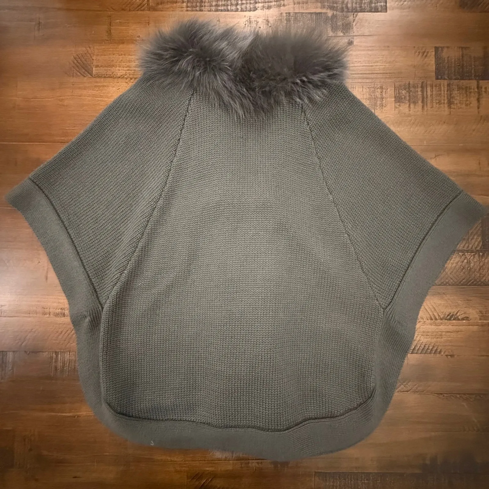 Muscalus Furs Gray Knit Capelet Fox Fur Collar Button Closure Elegant Small - Image 4