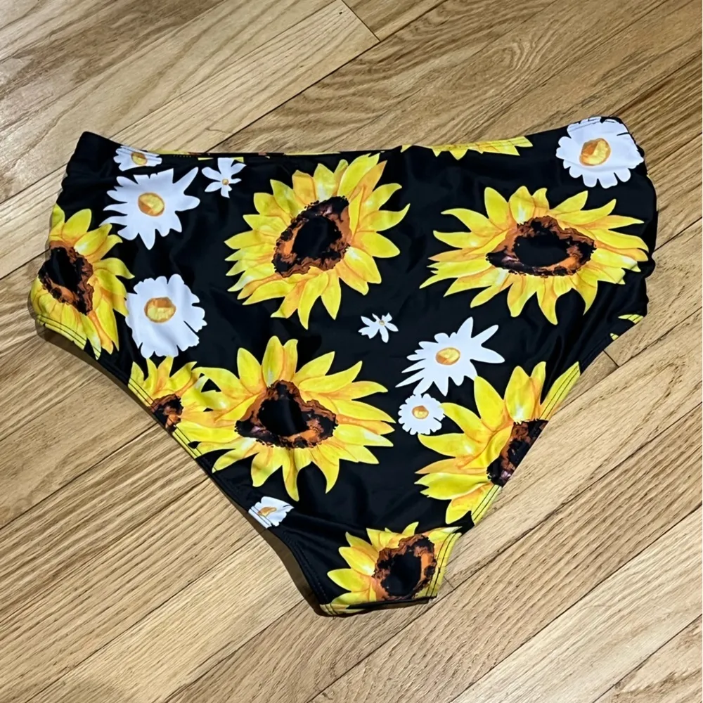 Shein 3XL Plus Size Sunflower and Daisy Ruched Swimsuit Bikini Bottoms NEW - Image 4