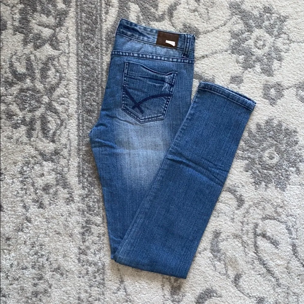 Billabong Distressed Low-Rise Skinny Jeans - Image 7