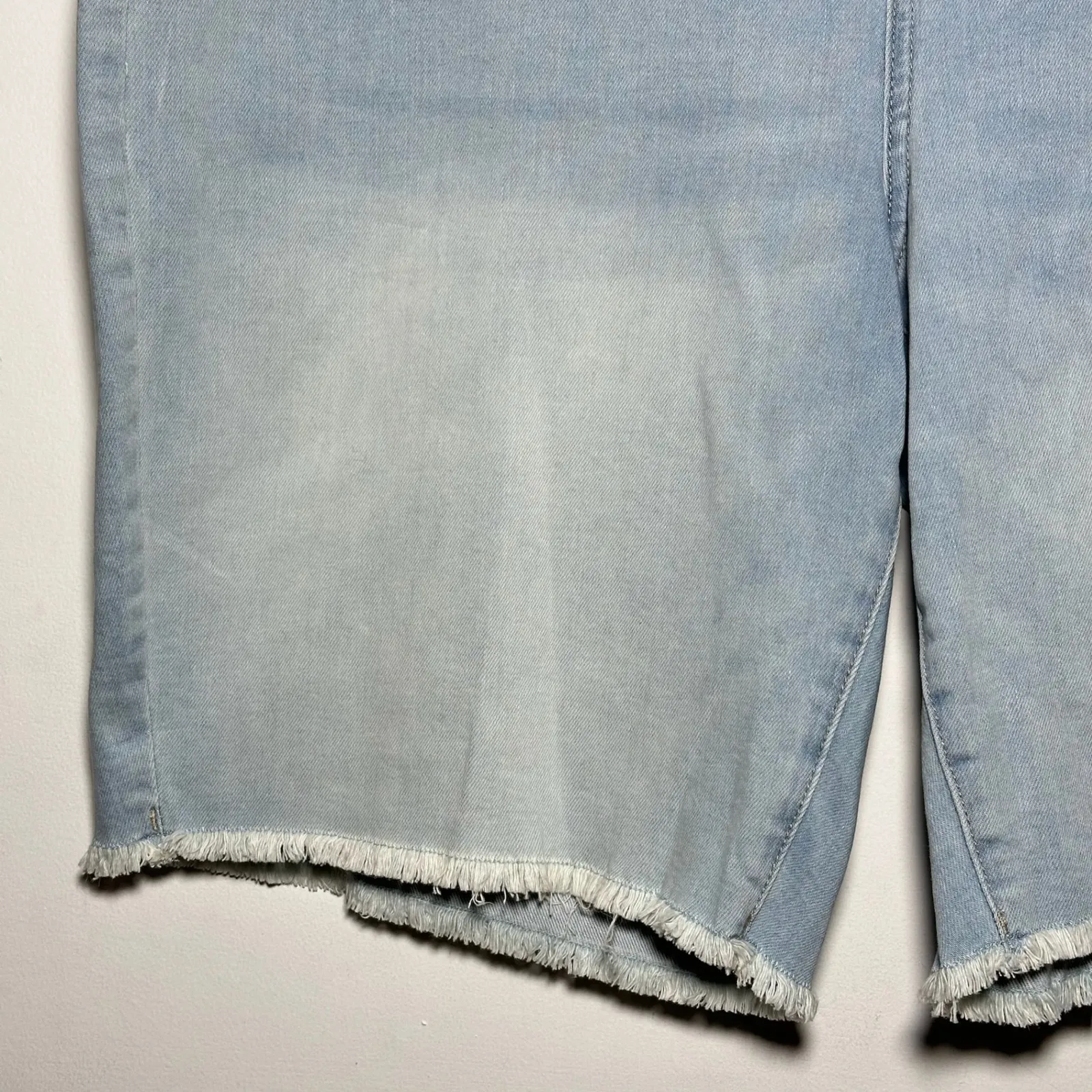 NYDJ Womens Denim Shorts Size 20W Light Wash Frayed Hem Lift Tuck Technology - Image 11