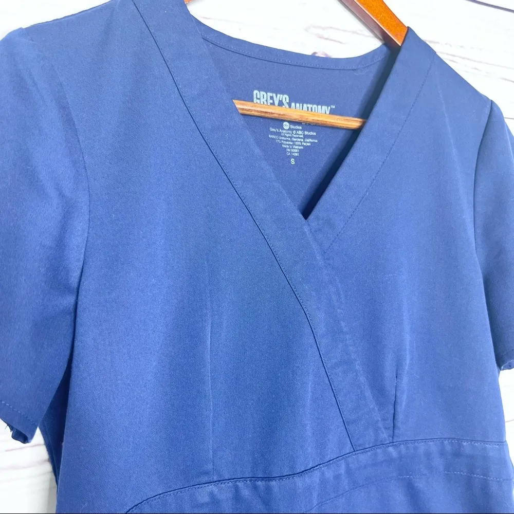 Grey's Anatomy Women's 3-Pocket Modern Fit Mock Wrap Scrub Top Blue Size Small - Image 5